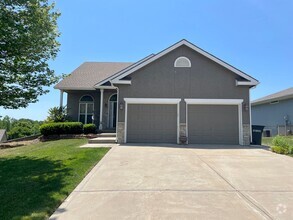 Building Photo - 2145 Shenandoah Dr