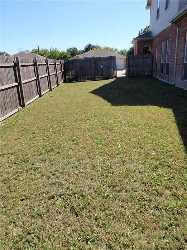 Building Photo - 815 Valleybrooke Dr
