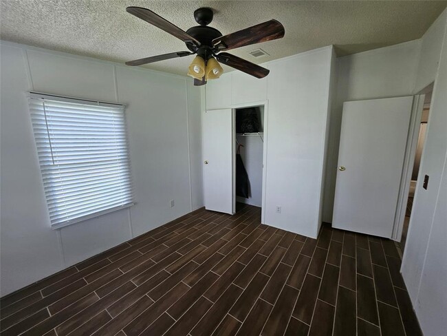 Building Photo - 2218 Hintz Rd