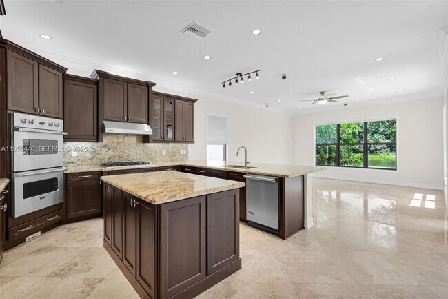 Building Photo - 8944 Little Falls Way