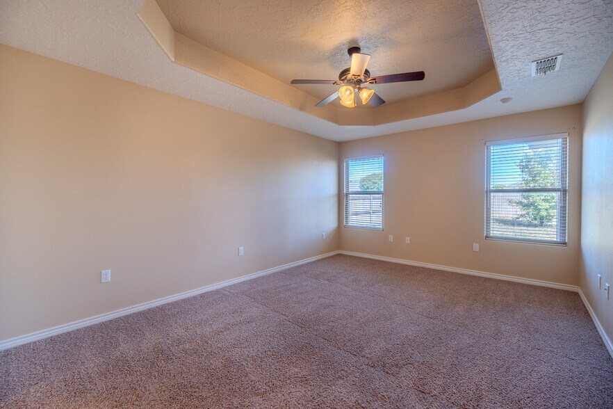 Building Photo - 2412 Cobblestone Cir