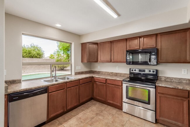 Building Photo - 42556 W Anne Ln