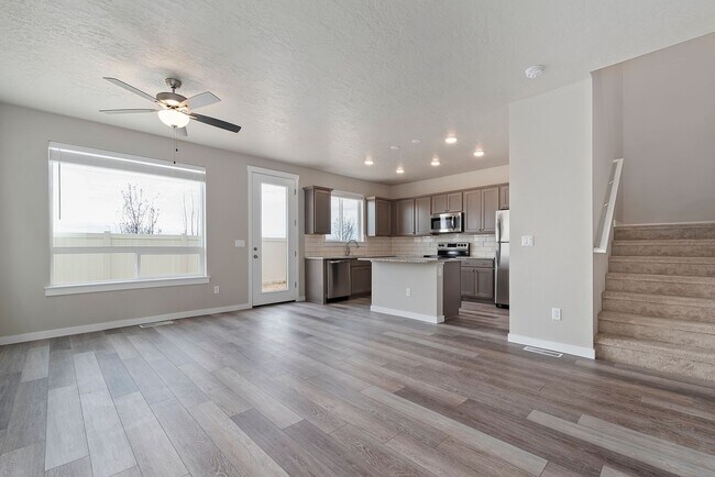 Building Photo - Charming & Modern Townhouse in Meridian!