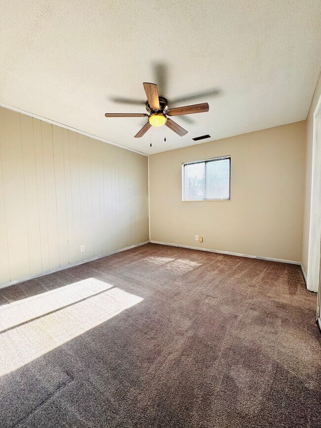 Building Photo - Spacious 1 Bedroom at Normandy Apartments