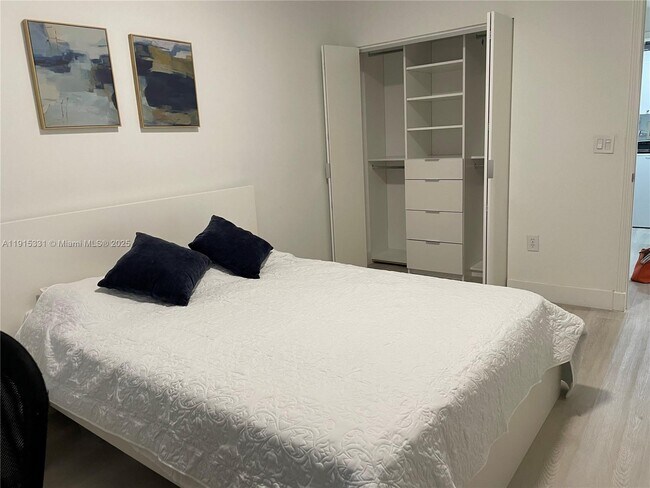 Building Photo - 10730 NW 66th St