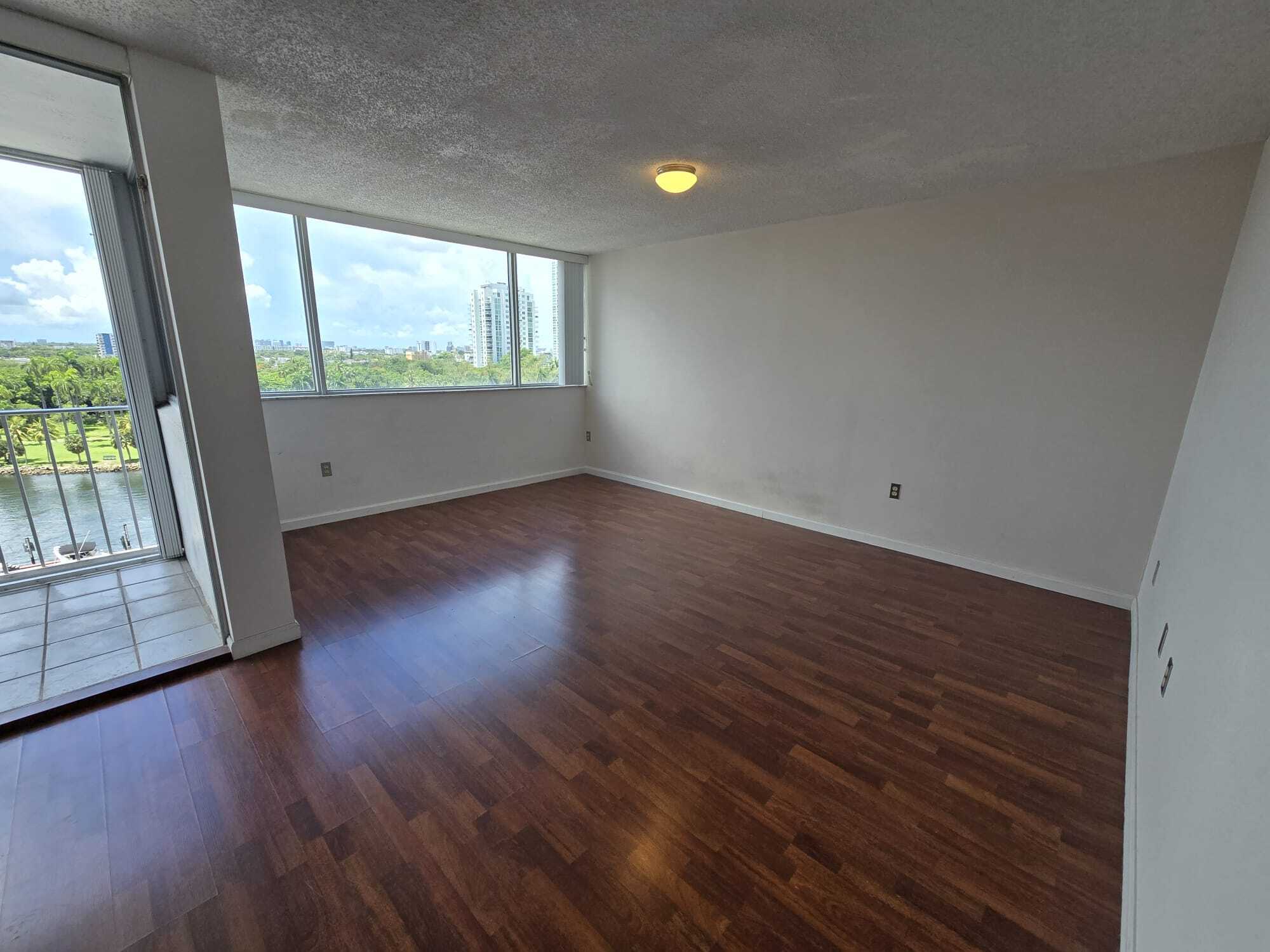 Building Photo - 1700 NW North River Dr