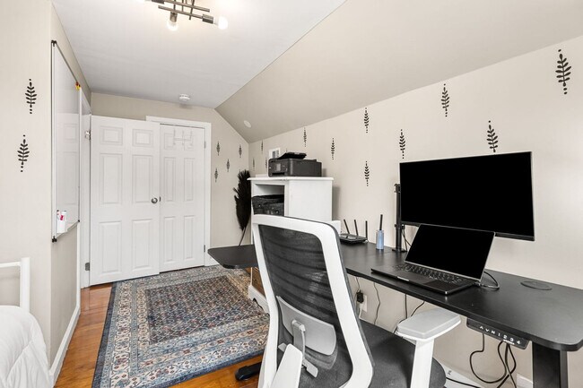 Building Photo - 6 Elwyn Rd