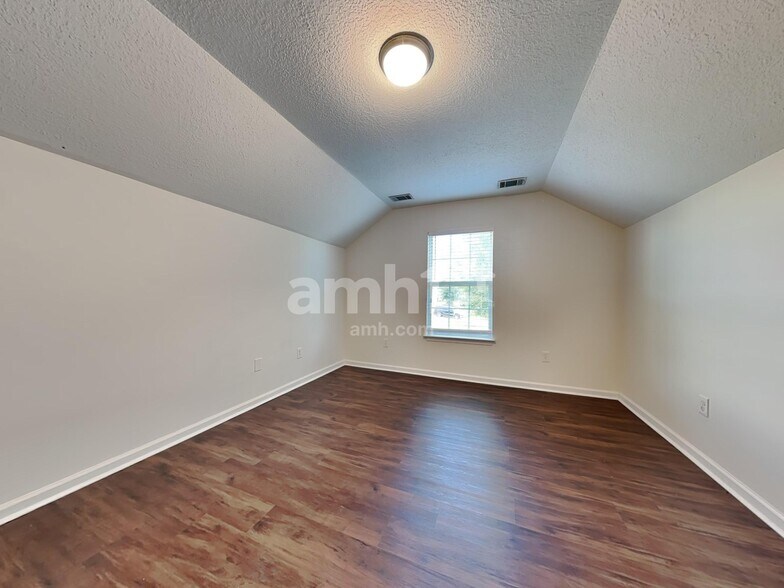 Building Photo - 632 Stonebridge Cir