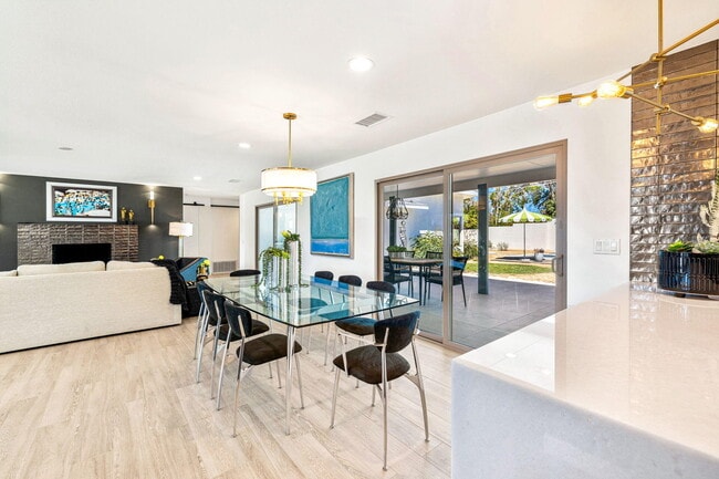 Building Photo - 45654 Verba Santa Dr