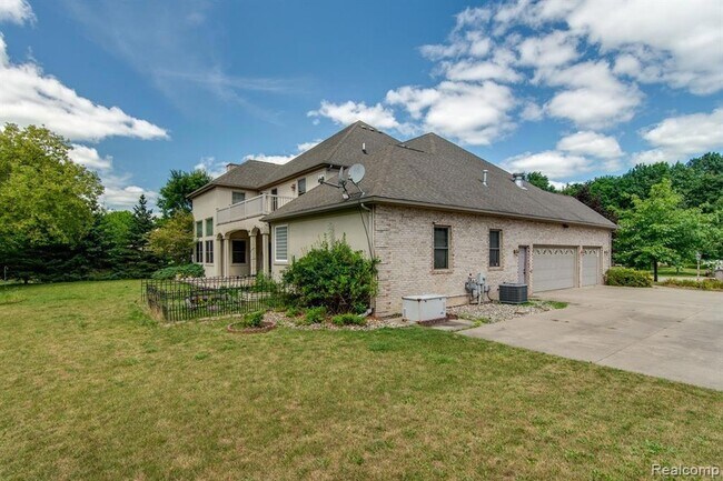Building Photo - 1821 Woods Way