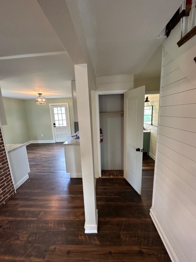 Building Photo - 161 Walnut St