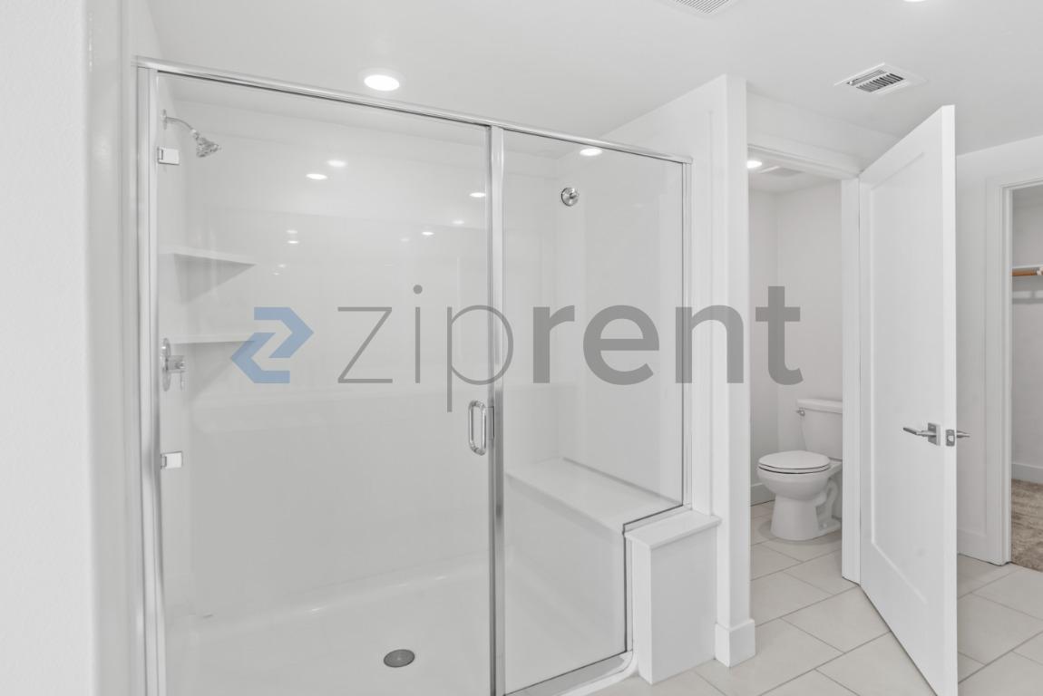 Building Photo - Unit 20