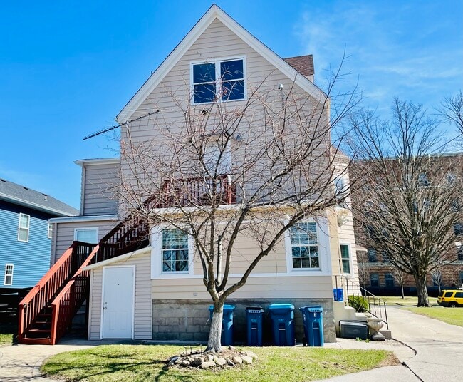 Building Photo - 72 N 4th St