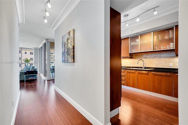 Building Photo - 3101 S Ocean Dr