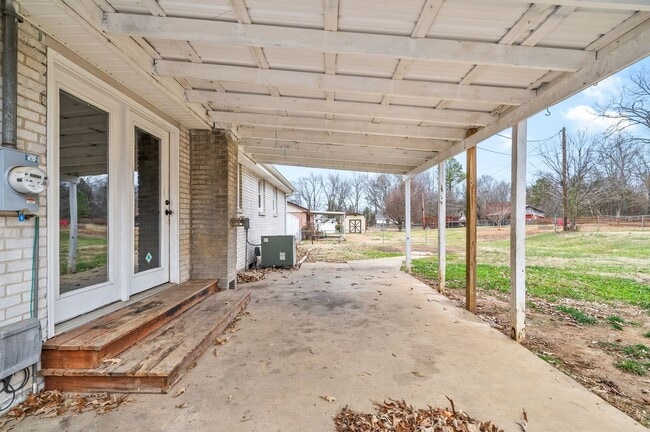 Building Photo - 3 Bedroom Pet Friendly Home For Rent!