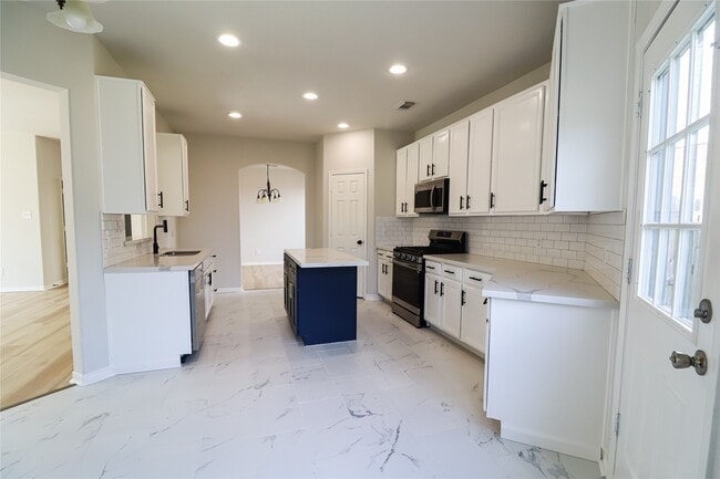 Building Photo - 4106 Forest Rain Ln