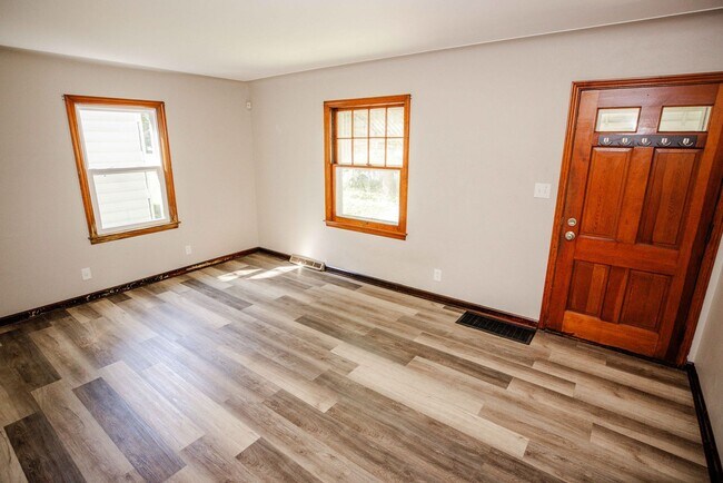 Building Photo - 3428 Beaumont Dr