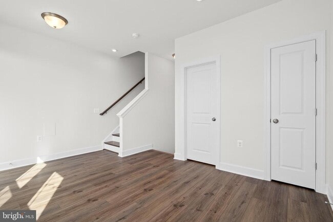 Building Photo - 596 Watermans Dr