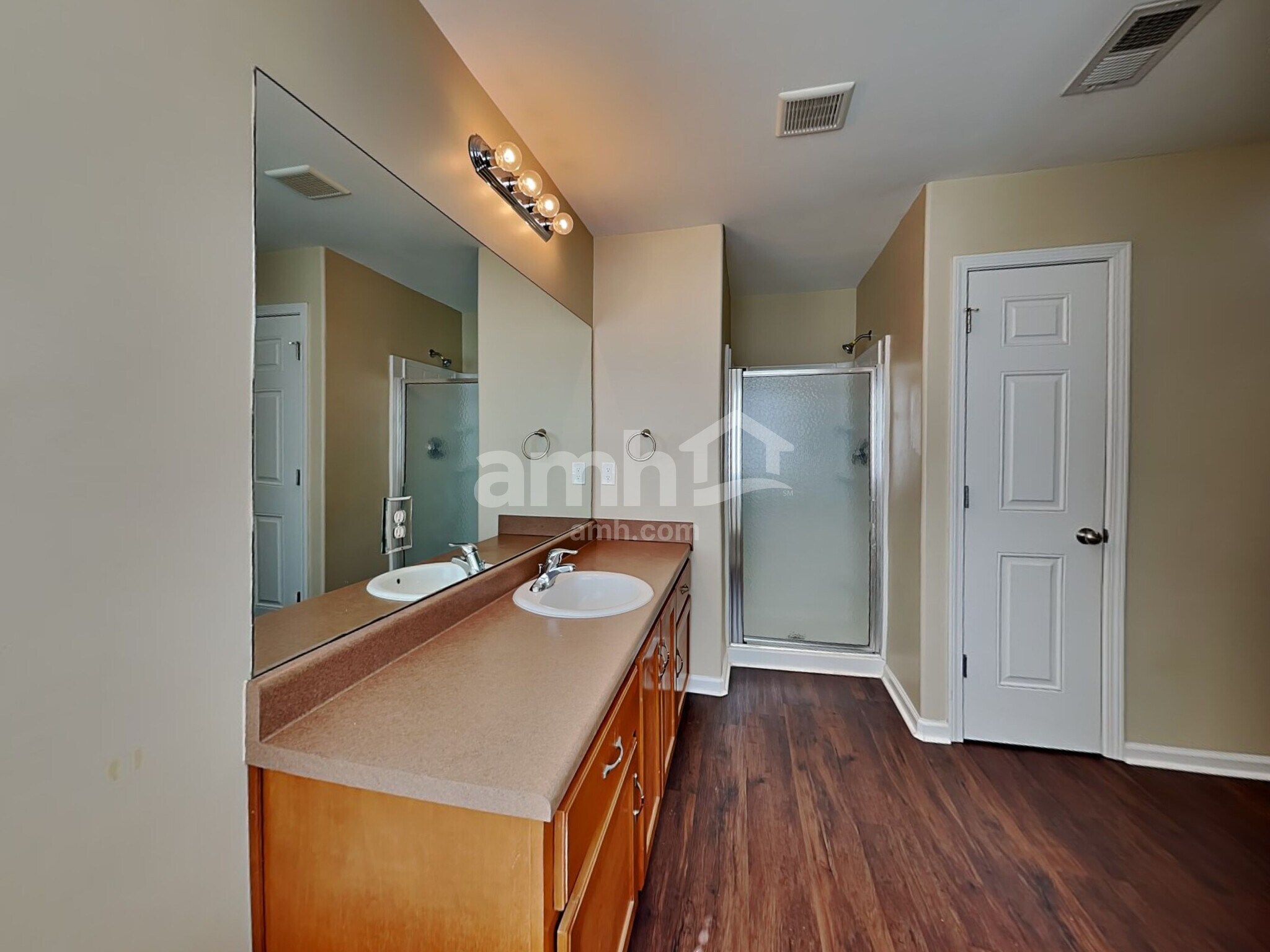 Building Photo - 137 Lake House Rd