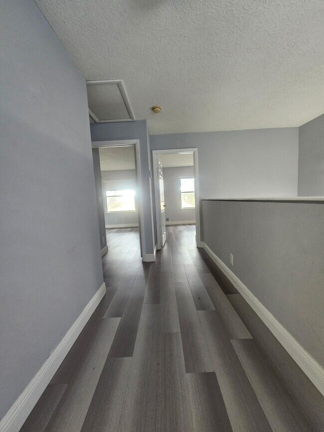Building Photo - 331 Cypress Way W