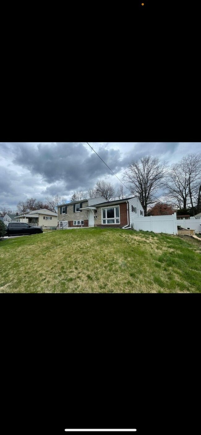 Building Photo - 206 Ava Ave