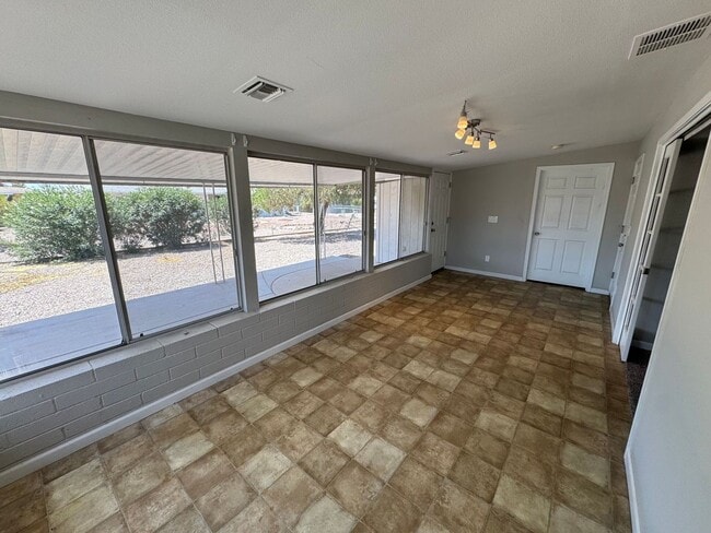 Building Photo - 2 Bedroom - 2 Bath - 1400 Sq. Ft. Home - 55+ Community in Sun City