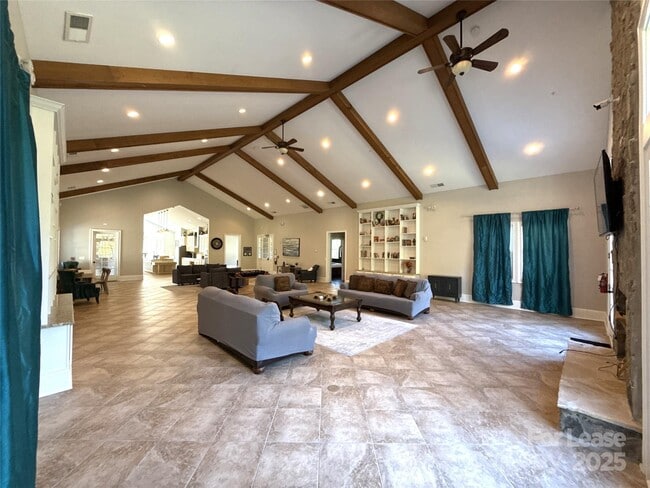 Building Photo - 14019 Thompson Rd