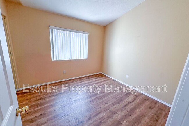 Building Photo - 93 Azusa Ave