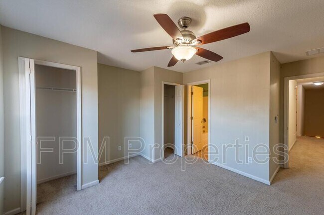 Building Photo - 807 Scrub Jay Dr