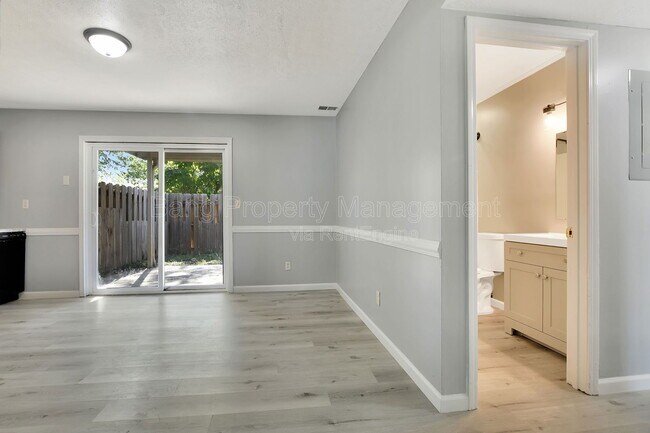 Building Photo - 817 Lancelot Ct