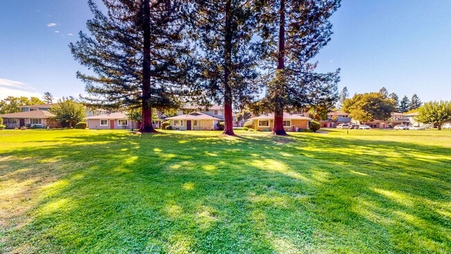 Building Photo - Rent Special! $100 off every month for duration of 1 year lease if moved in by February 1st! 2 St...