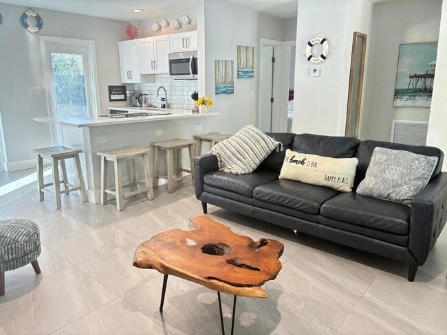 Building Photo - 3412 Spring St