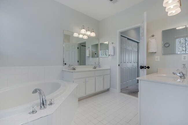 Building Photo - 11429 Log Ridge Dr
