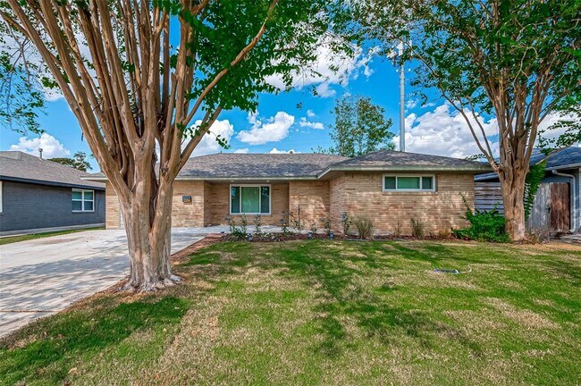 Building Photo - 2214 Nina Lee Ln