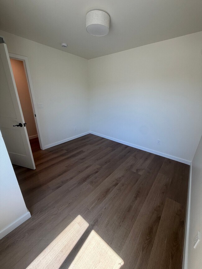 Building Photo - 7520 Woodbine Way