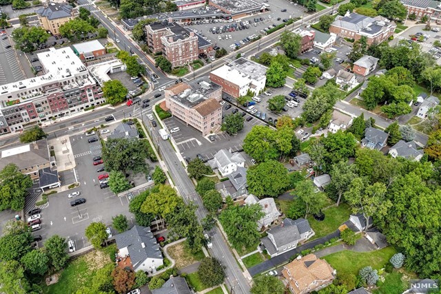 Building Photo - 327 E Franklin Turnpike