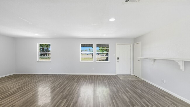 Building Photo - 200 Valley Acres Dr