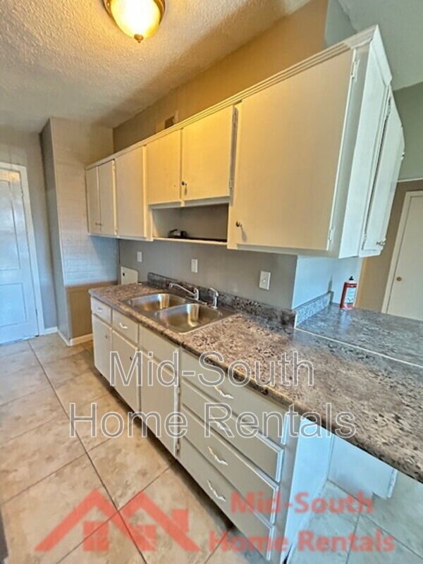 Building Photo - 803 Ledbetter Ave