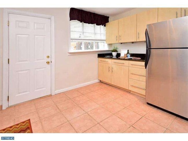 Building Photo - 1634 Waverly St