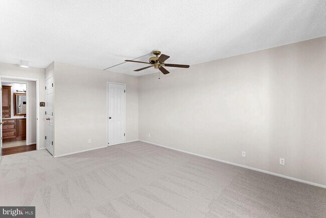 Building Photo - 307 Yoakum Pkwy