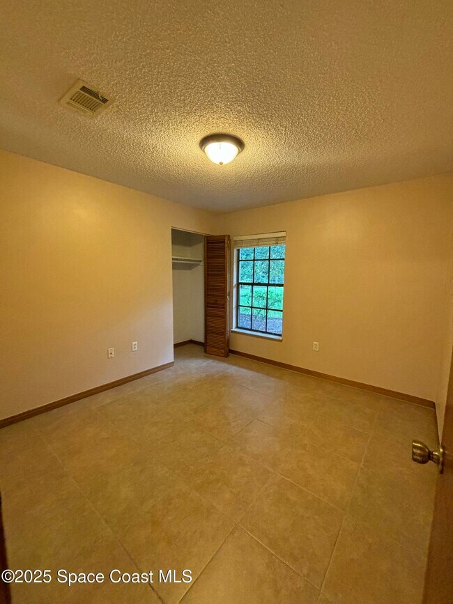 Building Photo - 1201 NE Tropicana Rd