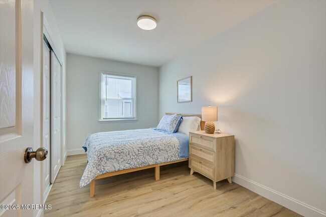 Building Photo - 212 10th Ave