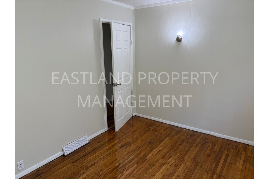 Building Photo - 1964 Burr St