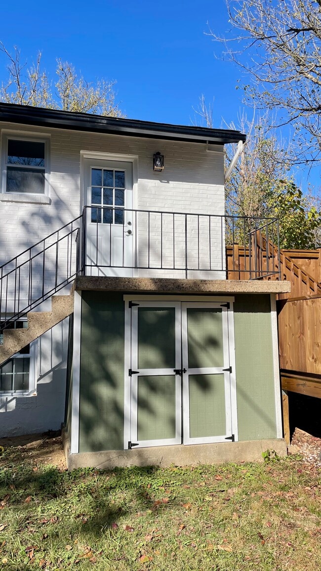 Building Photo - 820 Goldfinch Ave