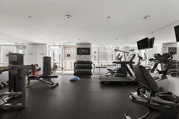 Building Photo - 261 W 28th St