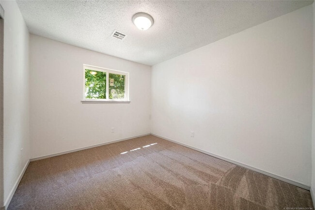 Building Photo - Lafortune Park Duplex
