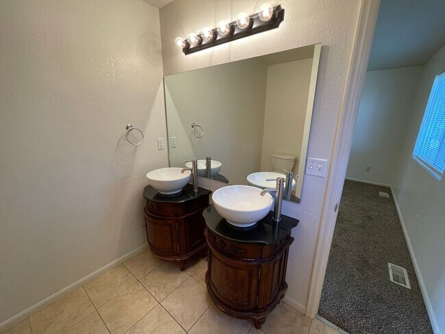 Building Photo - Charming 4-Bedroom, 3-Bathroom Home in West Greeley