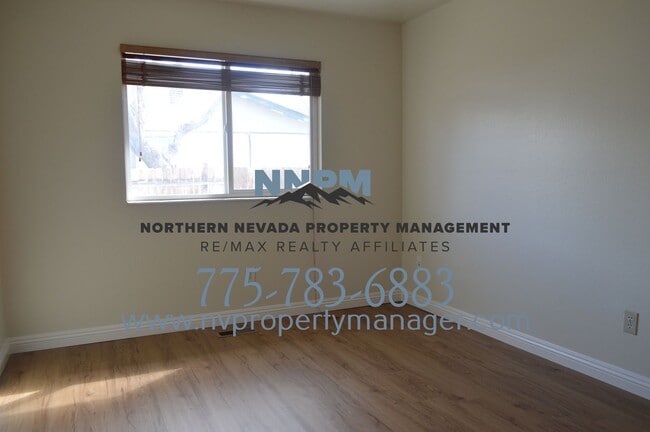 Building Photo - 4 Bed ~ 2 Bath ~ Large Home on Corner lot off of S McCarren in Donner Springs Neighborhood~ FOR RENT