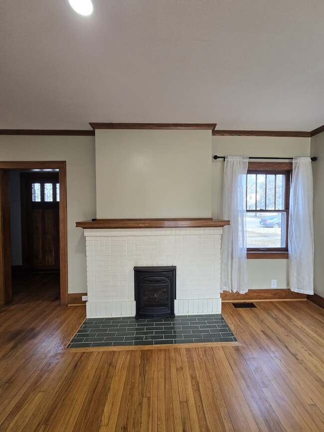 Building Photo - 1321 W Univ Ave