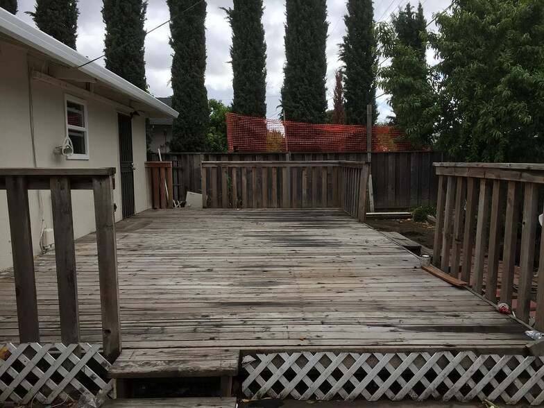 Building Photo - 427 Mignot Ln